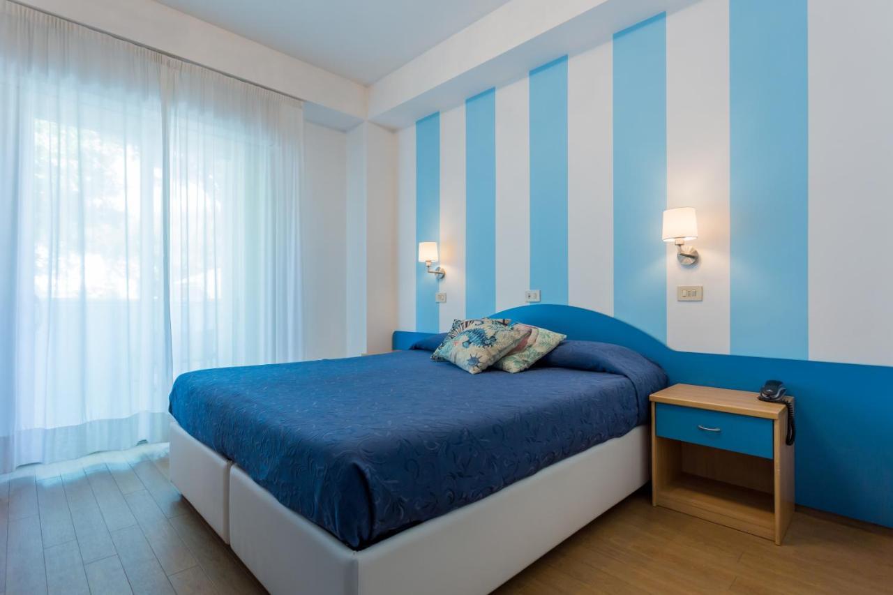 Hotel Mon Pays Riccione Esterno foto