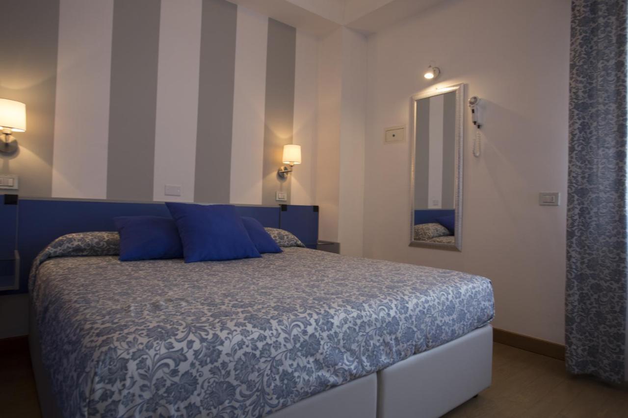 Hotel Mon Pays Riccione Esterno foto