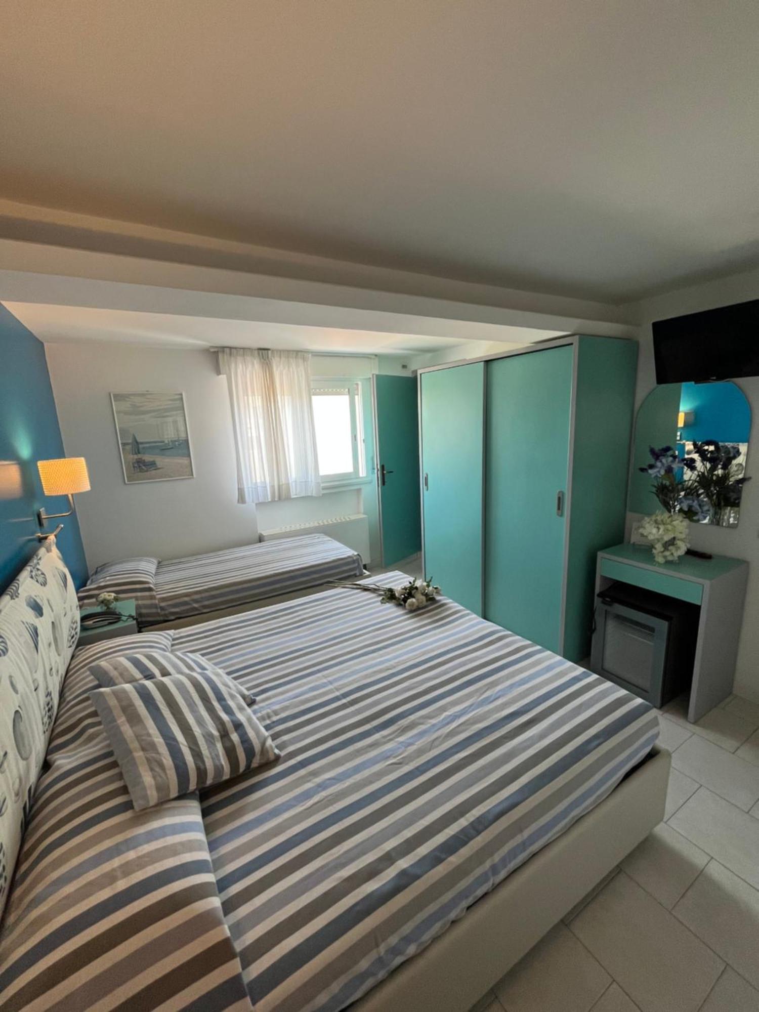 Hotel Mon Pays Riccione Esterno foto