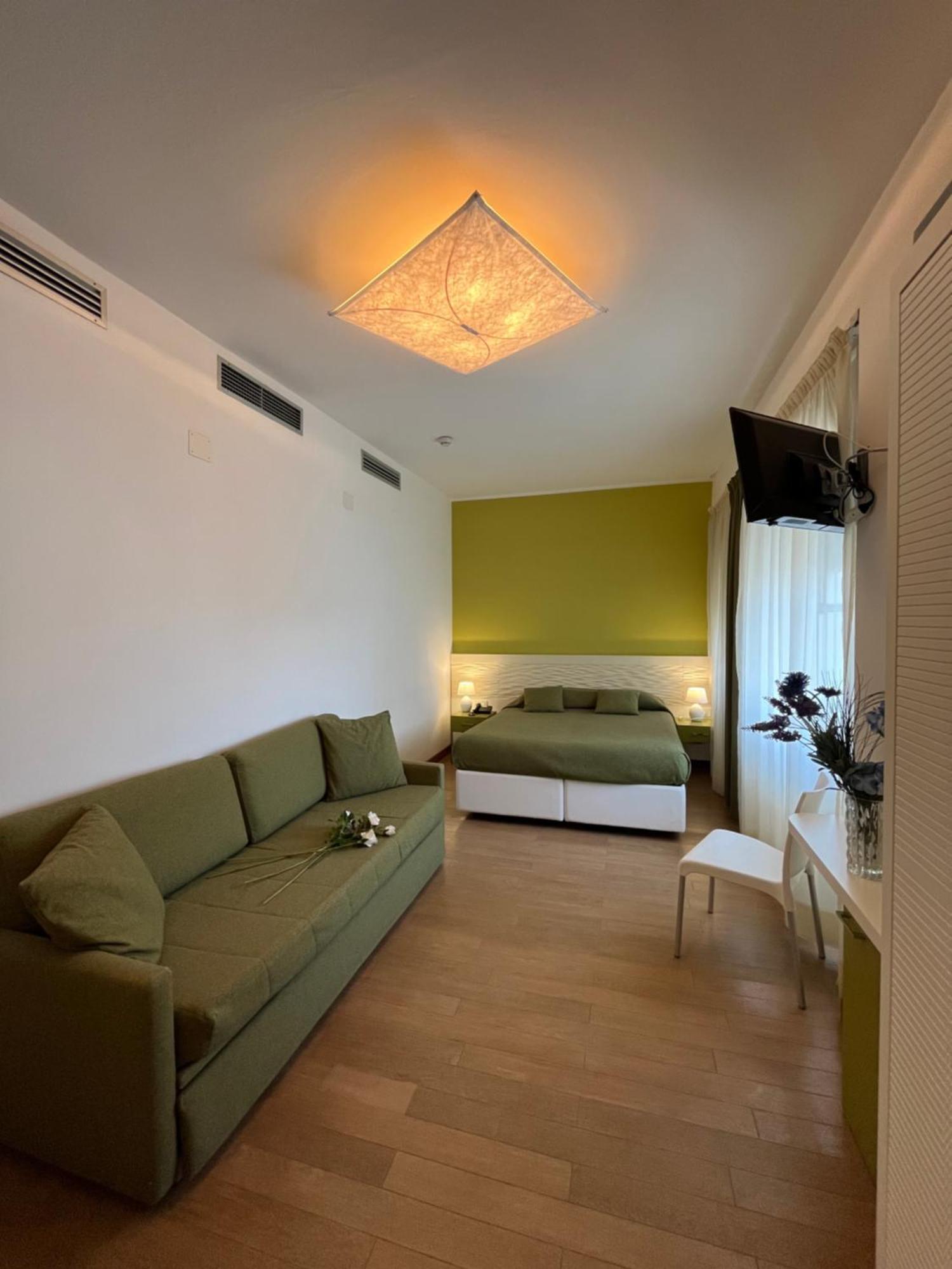 Hotel Mon Pays Riccione Esterno foto