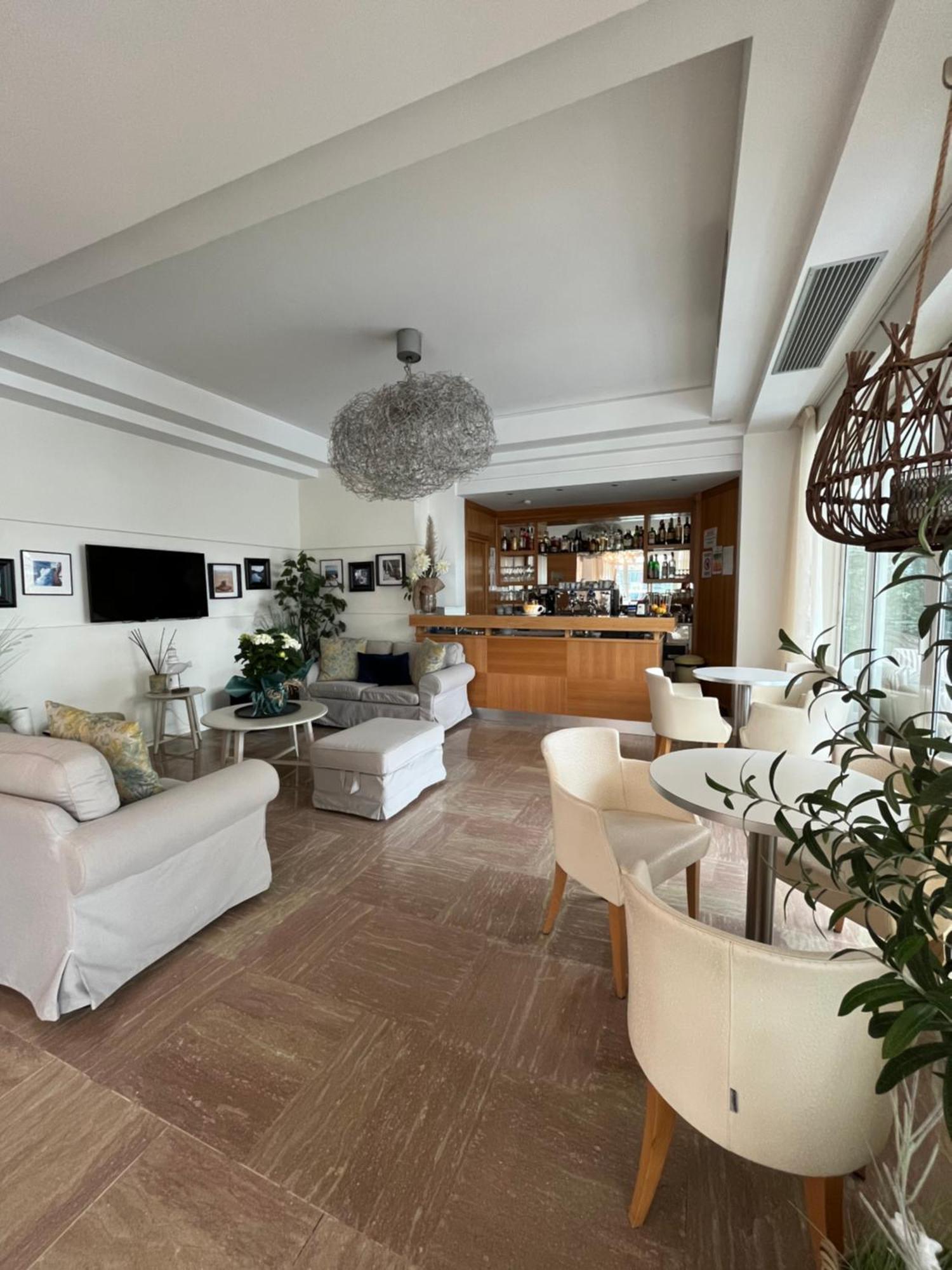 Hotel Mon Pays Riccione Esterno foto