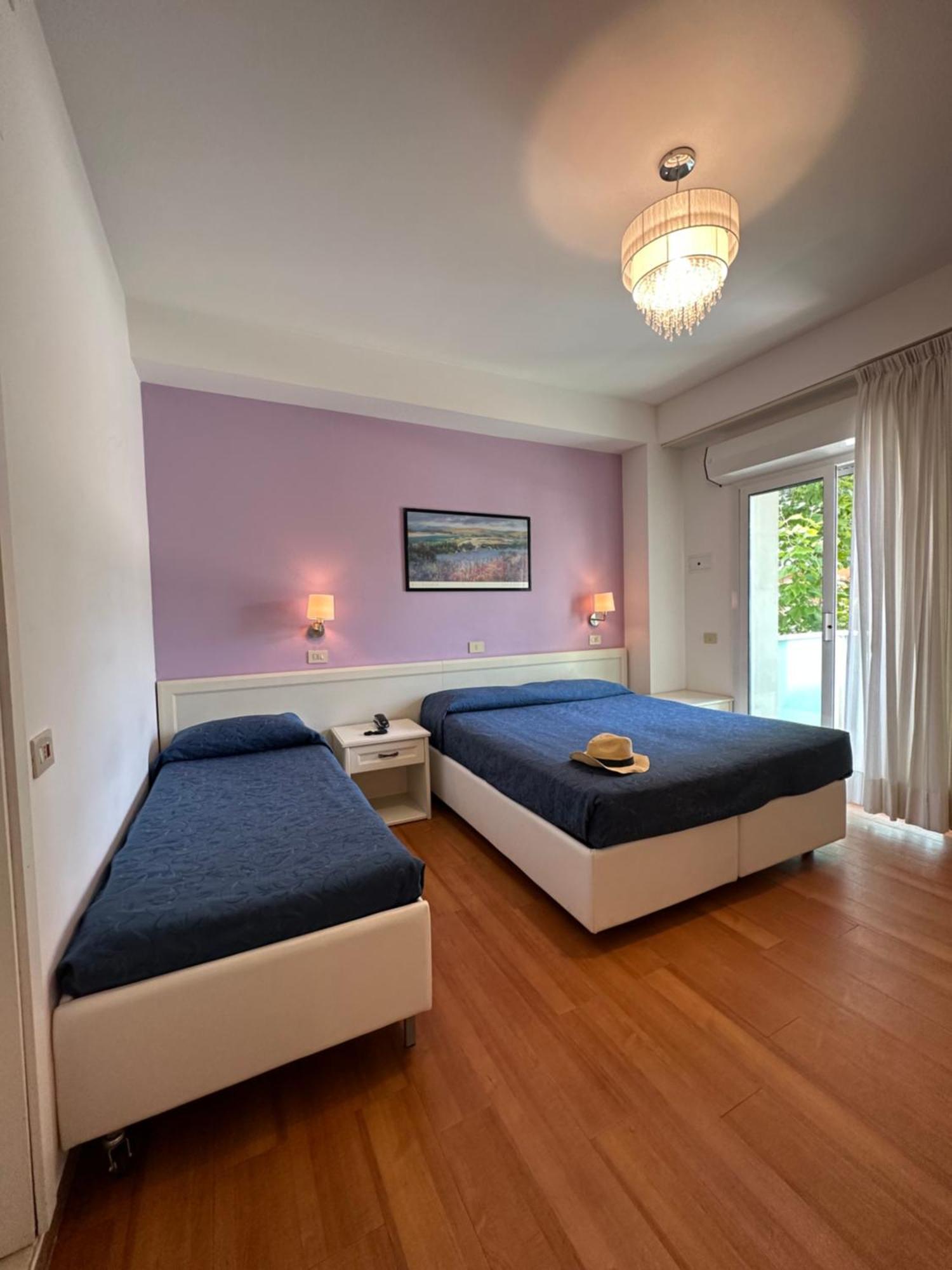 Hotel Mon Pays Riccione Esterno foto