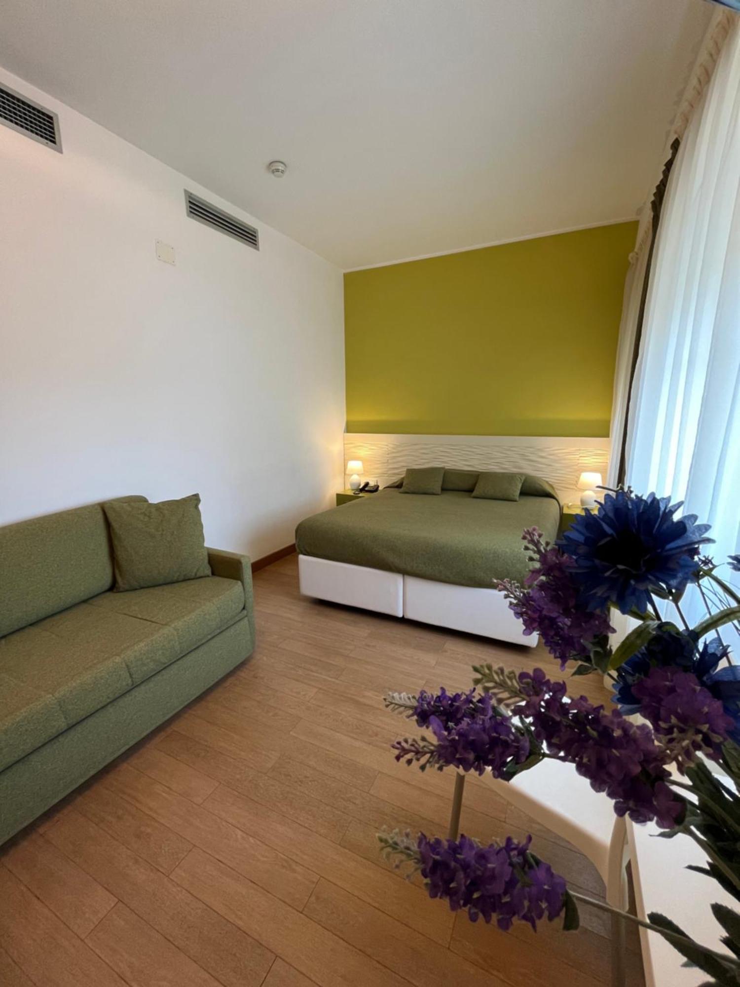 Hotel Mon Pays Riccione Esterno foto