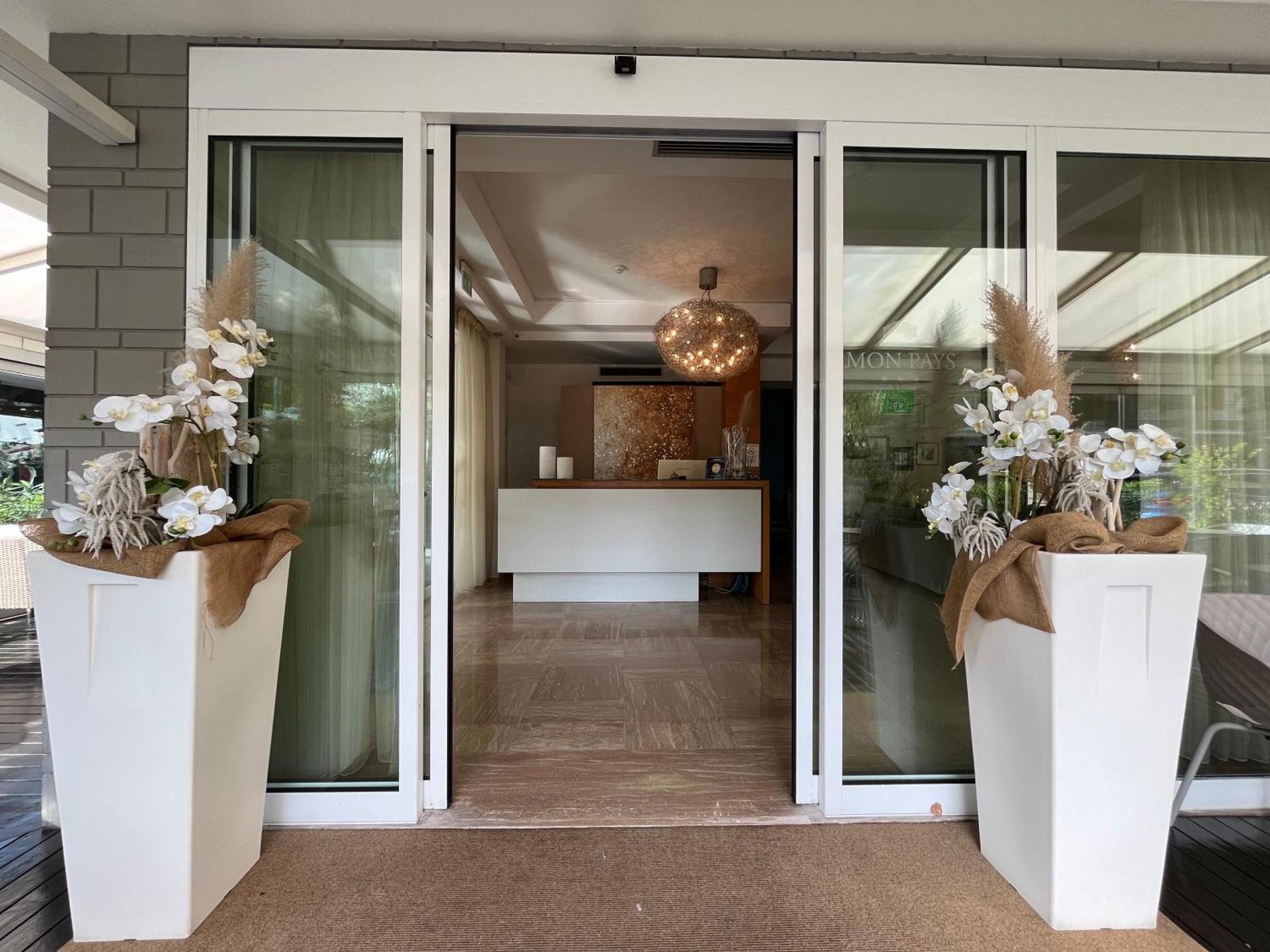 Hotel Mon Pays Riccione Esterno foto
