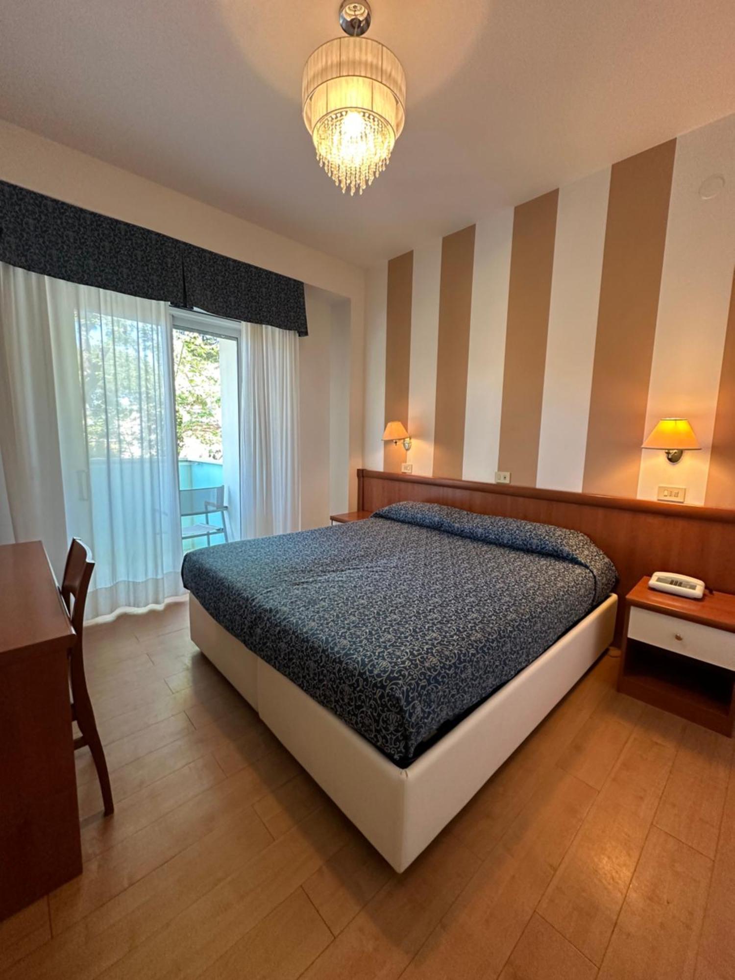 Hotel Mon Pays Riccione Esterno foto
