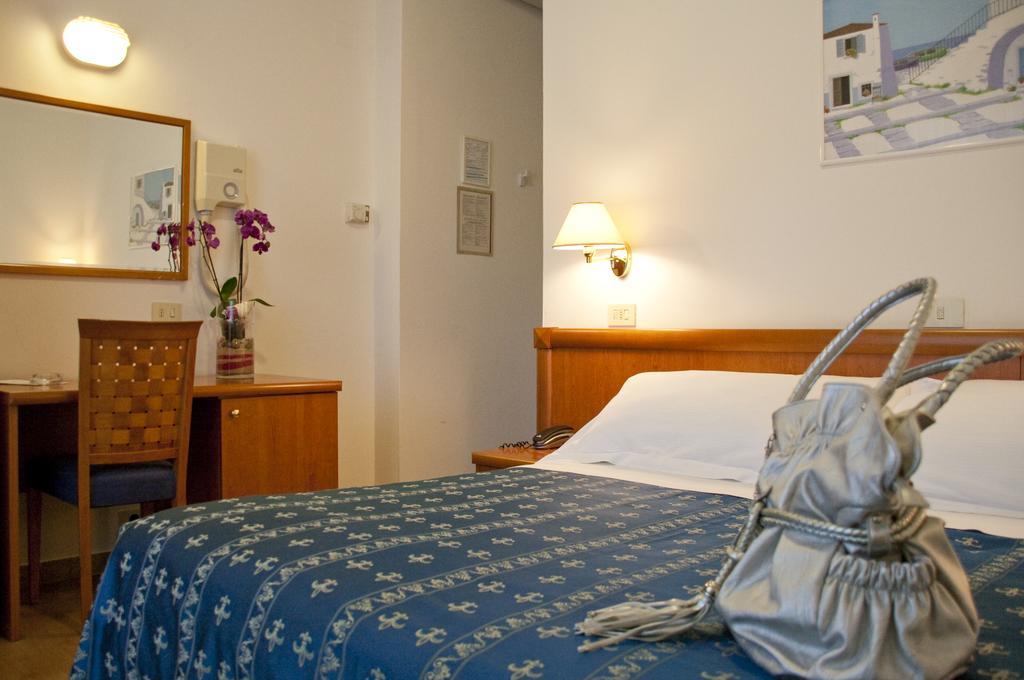 Hotel Mon Pays Riccione Esterno foto