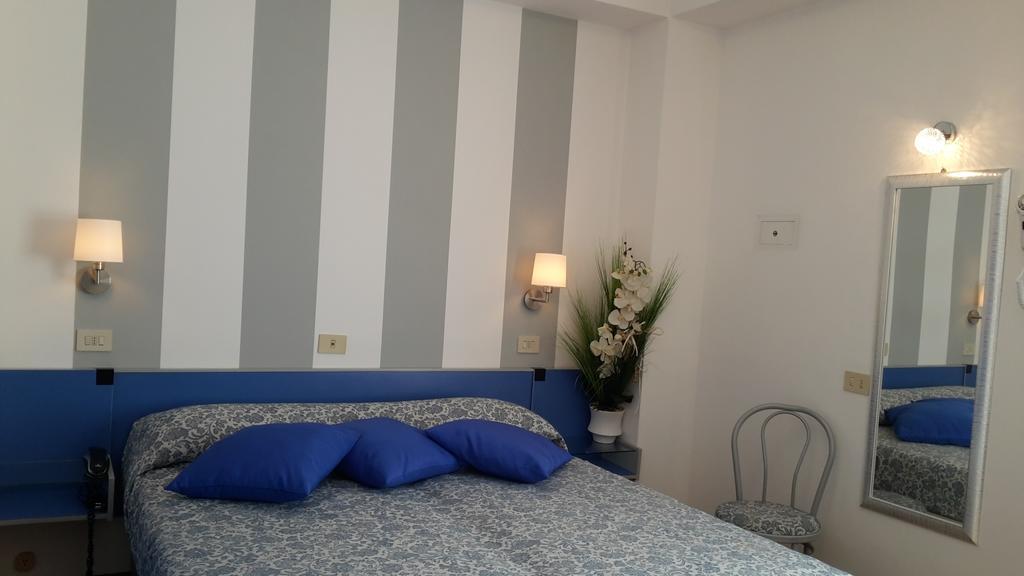 Hotel Mon Pays Riccione Esterno foto