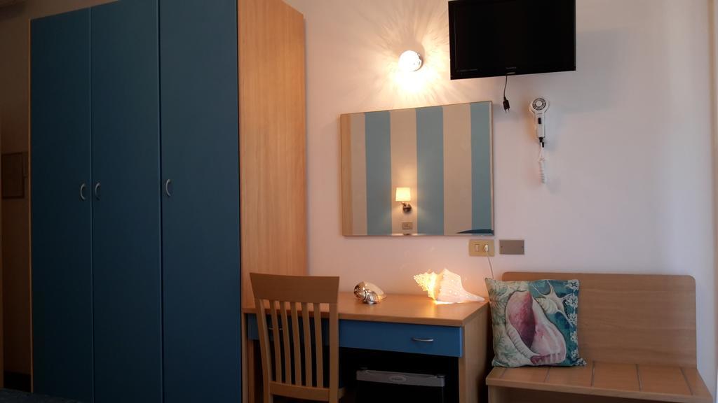 Hotel Mon Pays Riccione Esterno foto